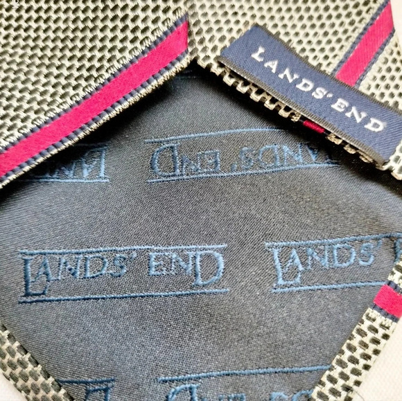 Lands' End Silk Hand Sewn Tie Necktie Red Blue Striped BLack Dots 57 x 3.75 - Picture 3 of 10